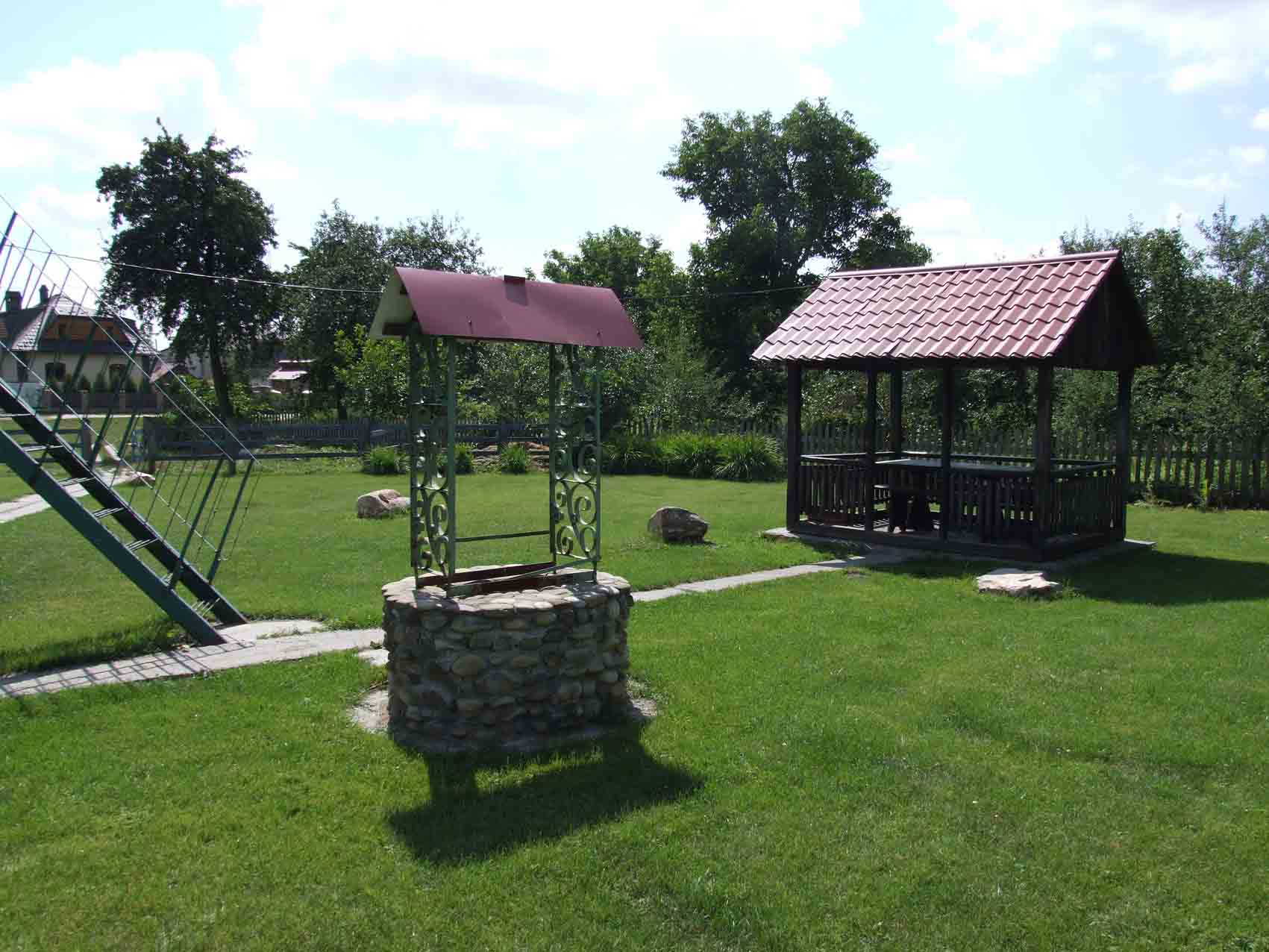 підготовка та укладання рулонного газону